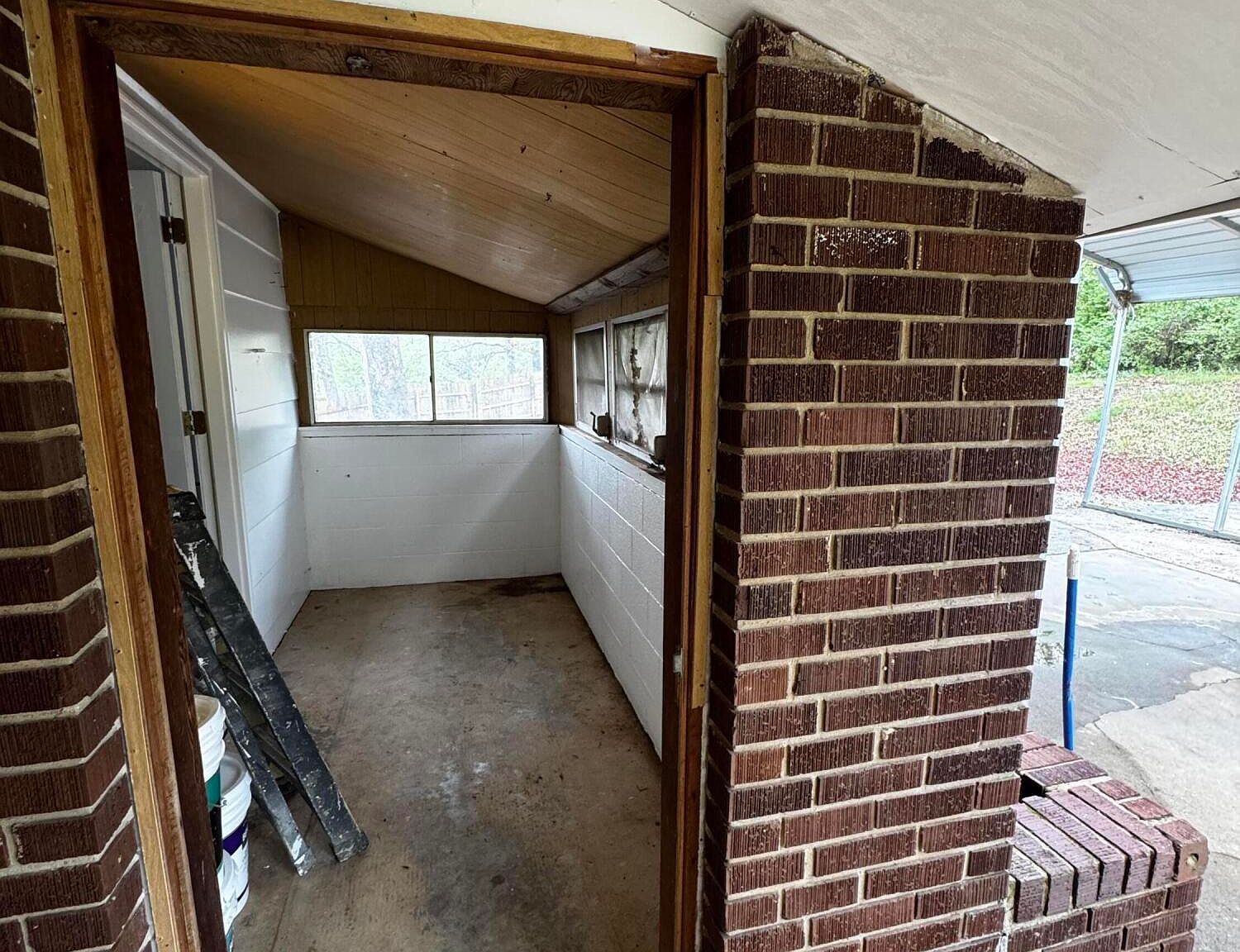 Fix & Flip in Louisville, TN